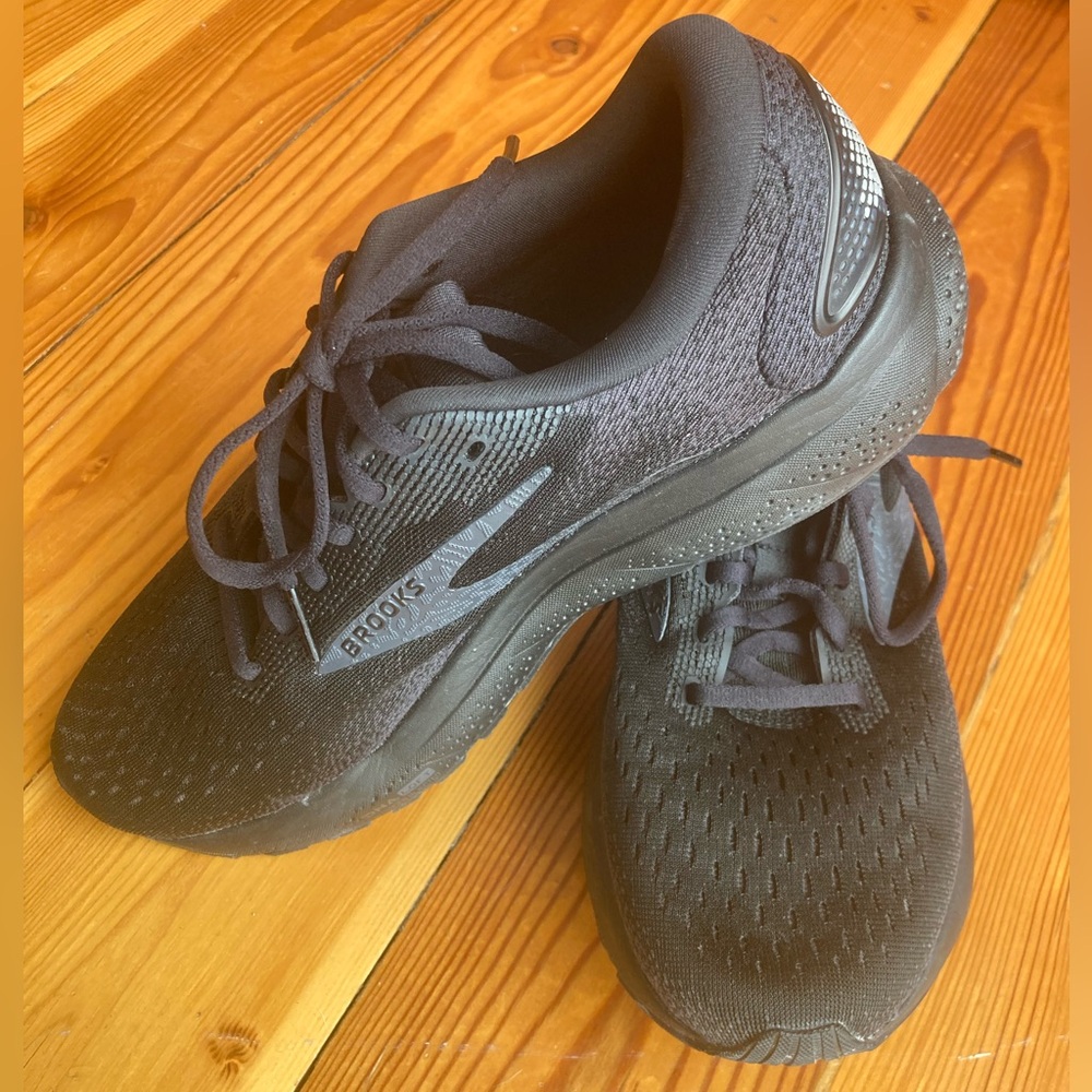 Brooks Men's Black Athletic Shoes